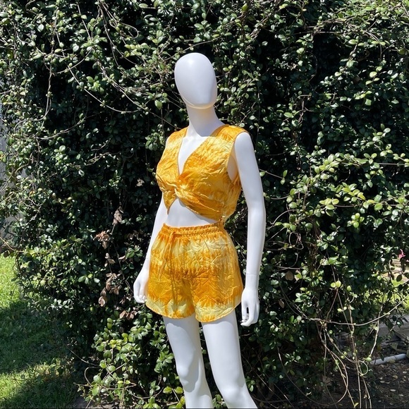 💋NWT House Of Harlow x Sophia Richie Golden Tie Dye Short & Crop Top Set - Picture 8 of 16
